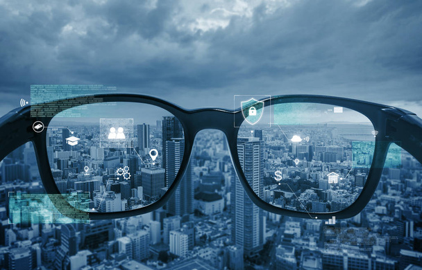 Умные очки, виртуальная реальность и технология дополненной реальности AR. Умные очки, смотрящие на город с графической голограммой
 - Фото, изображение