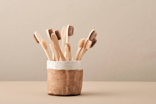 Wooden Eco Toothbrush in Brown Ceramic Cup - Фото, изображение