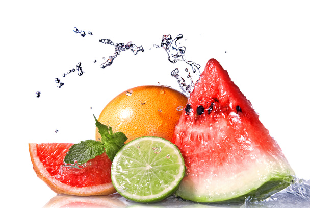 Wasserspritzer auf frischem Obst - Foto, Bild