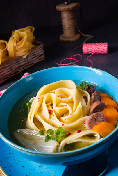tasty homemade chicken noodle soup - Foto, Bild