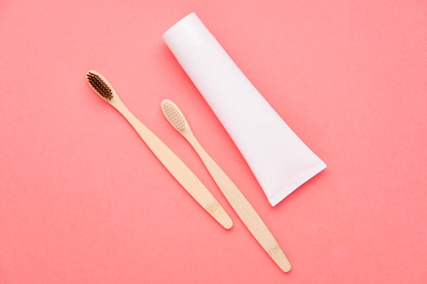 Wooden Toothbrush with Toothpaste on Pink Background  - Foto, Bild