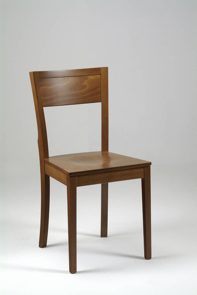 Cadeira de madeira em um fundo branco - Foto, Imagem