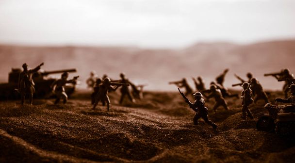 Концепция войны. Военные силуэты сцены боевых действий на фоне тумана войны небо фоне, - Фото, изображение