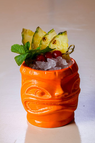 ananas cocktail mintulla
 - Valokuva, kuva
