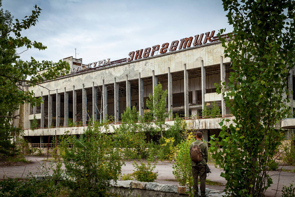 An abandoned building in the city of Pripyat - Fotoğraf, Görsel