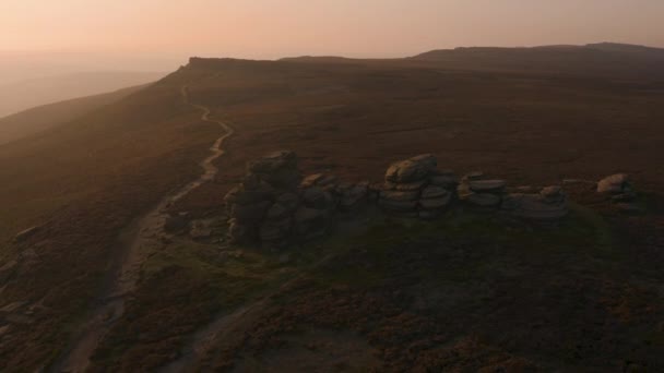 Wheel Stones üzerinde güzel gün batımı - Peak District Ulusal Parkı, İngiltere - Video, Çekim