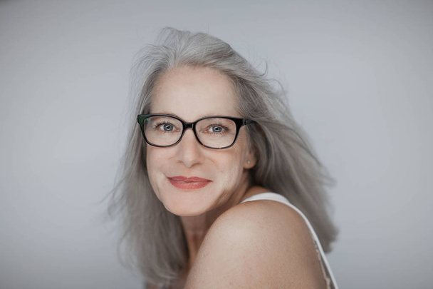 stunning beautiful and self confident best aged woman with grey hair smiling into camera - Fotografie, Obrázek