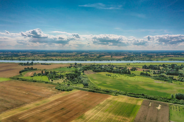 Widok z lotu ptaka na tereny wiejskie w lecie - Zdjęcie, obraz