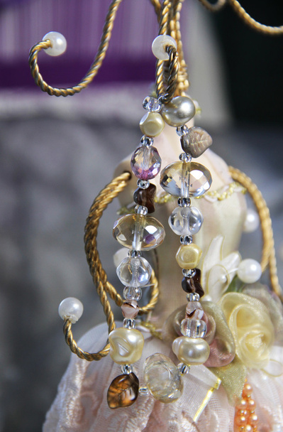etalage met mooie luxe bijou en juwelen - Foto, afbeelding