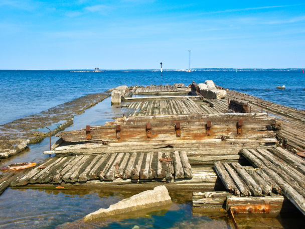 Um velho navio de madeira afundou. Tallinn
 - Foto, Imagem