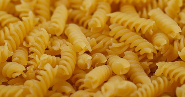 Stapeln der Spirelli-Pasta - Foto, Bild