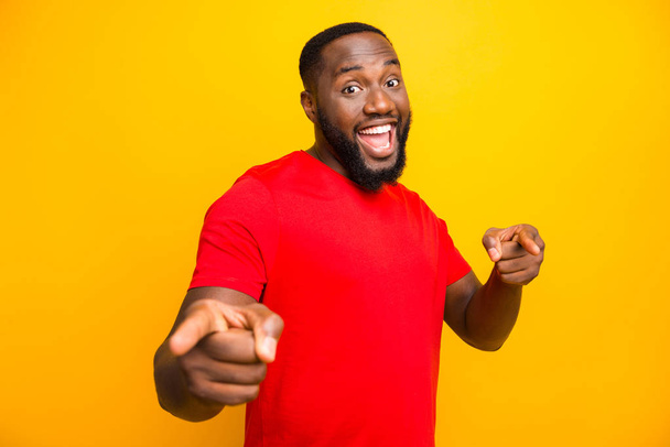 Photo of excited black man pointing at you with two forefingers while isolated with yellow background - Foto, Imagem