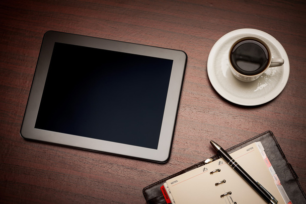 Tablet leer und eine Tasse Kaffee im Büro - Foto, Bild