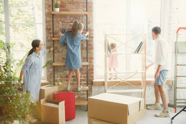 Adult family moved to a new house or apartment - Foto, Imagem