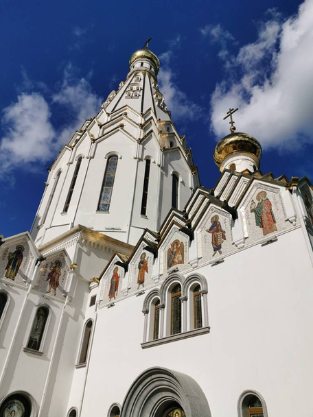 Nueva Catedral de Todos los Santos, Minsk, Bielorrusia, 17 de agosto de 2019
 - Foto, imagen