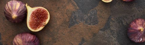 panoraama laukaus kypsä koko ja puoli maukkaita viikunoita kivipohjalla
 - Valokuva, kuva