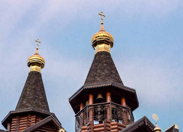 wooden architecture dome of a modern Orthodox Christian church - Foto, Imagem
