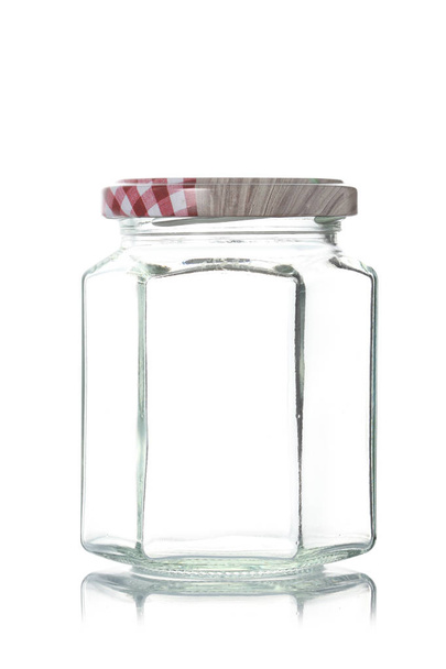 um frasco de vidro vazio isolado no fundo branco com caminho de recorte
 - Foto, Imagem