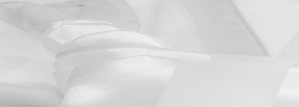 Текстура, фон, біла шовкова смугаста тканина з металевим
 - Фото, зображення