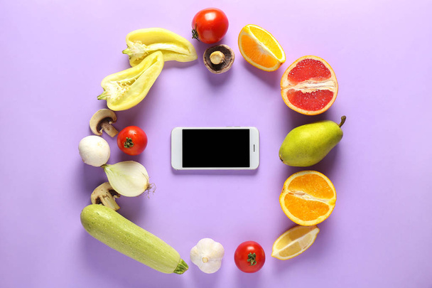 Мобильный телефон и свежие продукты на цветном фоне
 - Фото, изображение