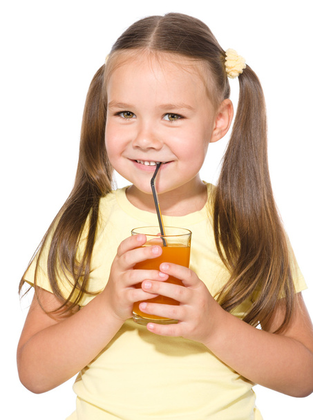 Little girl is drinking carrot juice - Φωτογραφία, εικόνα