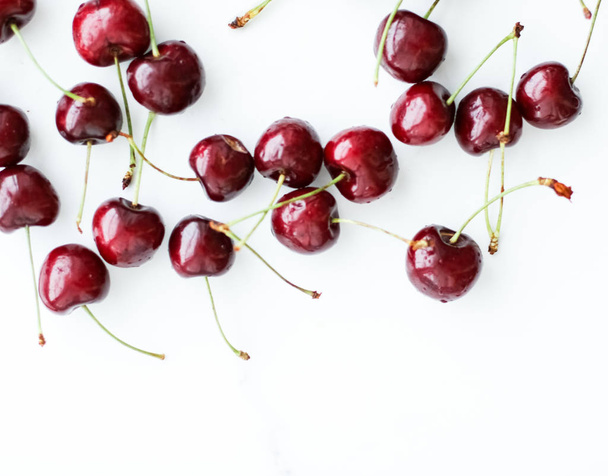 Tuoreet makeat kirsikat, mehukkaat kirsikkamarjat hedelmä jälkiruoka parantua
 - Valokuva, kuva