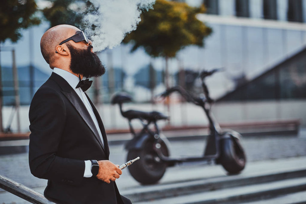 Modern bearded man is smoking varoriser - Photo, Image