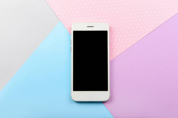 Téléphone mobile moderne sur fond de couleur
 - Photo, image