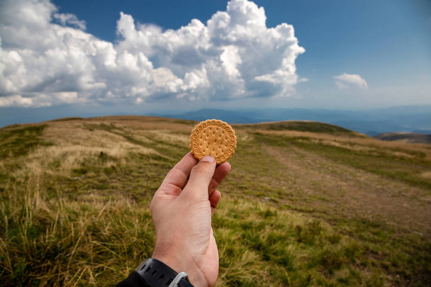 Beautiful mountain landscape with cookies in the hands. Carpathi - Fotografie, Obrázek