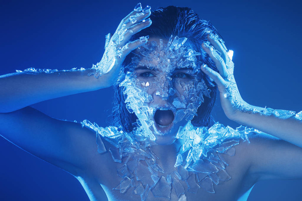 Female face covered with a lot small pieces of glass or ice - Foto, imagen