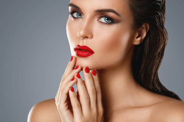 Portrait of beautiful young woman with a red lipstick and nail p - Foto, Imagem