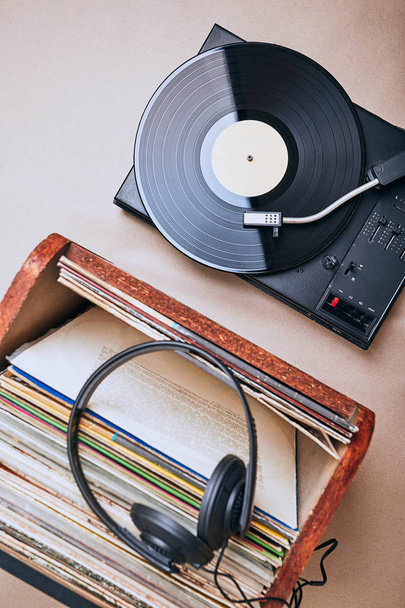 Vinyl records and turntable vinyl player - Фото, изображение