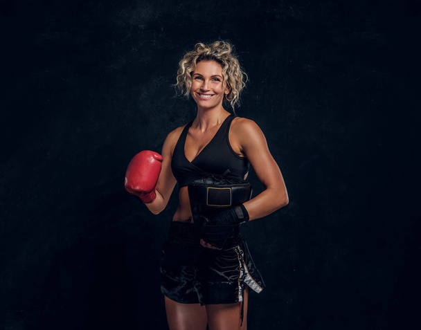 Portrait de boxeuse expirée en studio photo
 - Photo, image