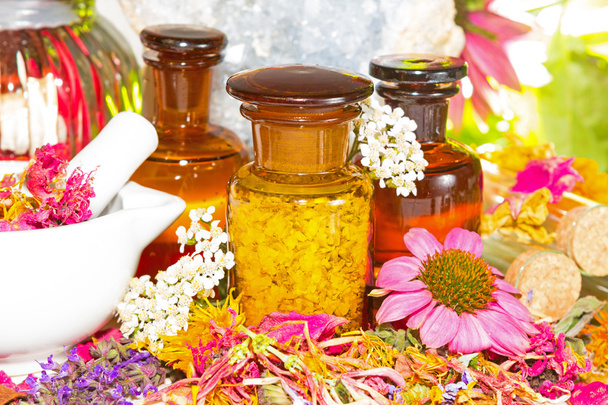 Aromaterapia ainda vida com flores frescas
 - Foto, Imagem