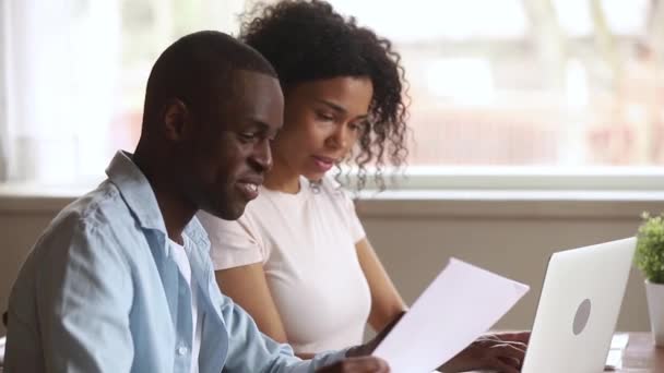 Husband dictates wife typing information filling internet application website form - Séquence, vidéo