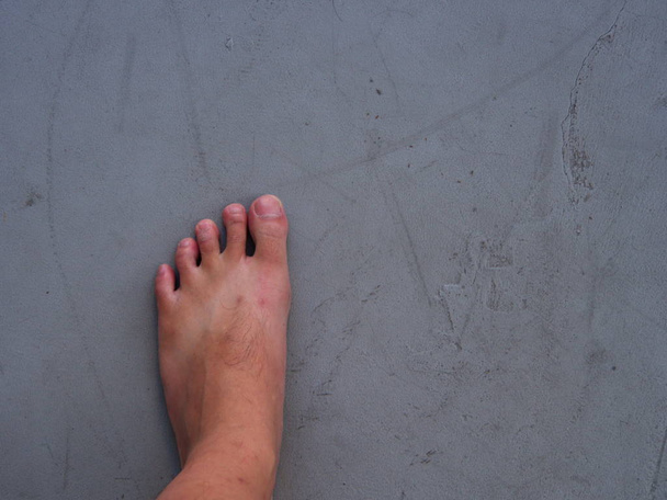 Barefoot widok z góry. Bez butów. Lewa i prawa strona. Tajski Chiński ma - Zdjęcie, obraz