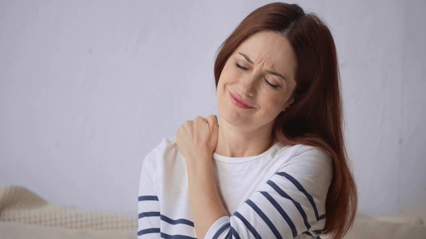 painful woman suffering from neck pain - Filmmaterial, Video