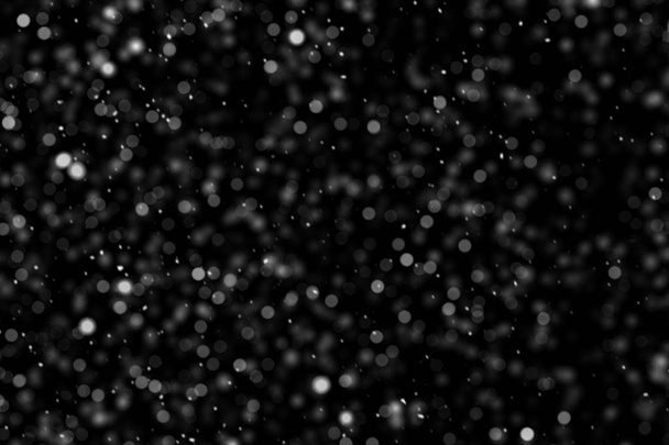 Падение реальных белых снежинок на черном фоне
 - Фото, изображение