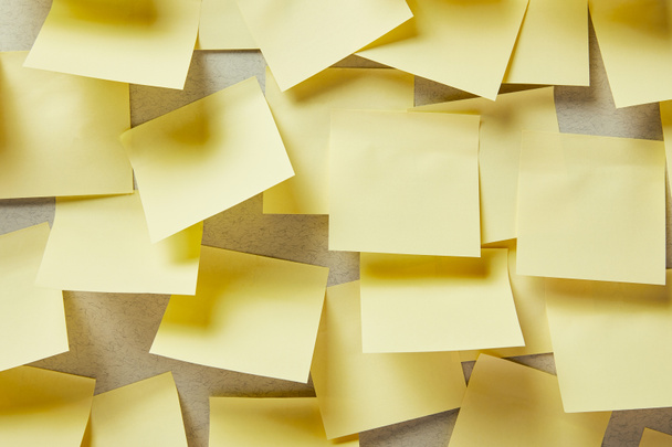 blank yellow sticky notes on grey - Foto, Imagen