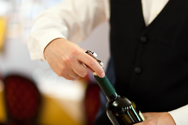 Waiter serving wine - Foto, Bild