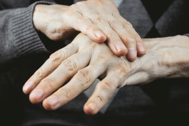 стара жінка болить рука
 - Фото, зображення