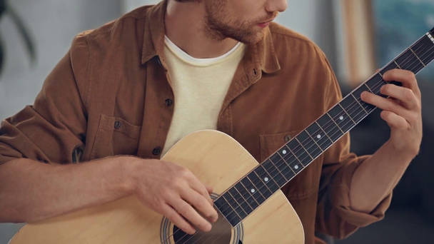 cropped view of young musician playing acoustic guitar - Filmagem, Vídeo
