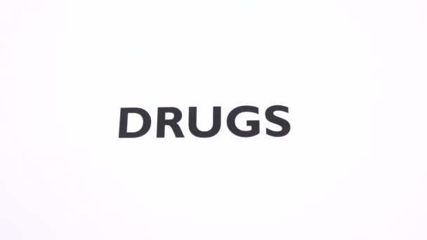 Символ запрета DRUGS, наркота, наркотический запрет с копировальным пространством. Наркотизм, дозировка, пристрастие к нелегальным веществам, негативный знак на белом фоне. Концепция здорового образа жизни
 - Кадры, видео