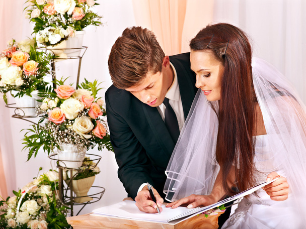 Casamento de registro de noivo e noiva
 - Foto, Imagem