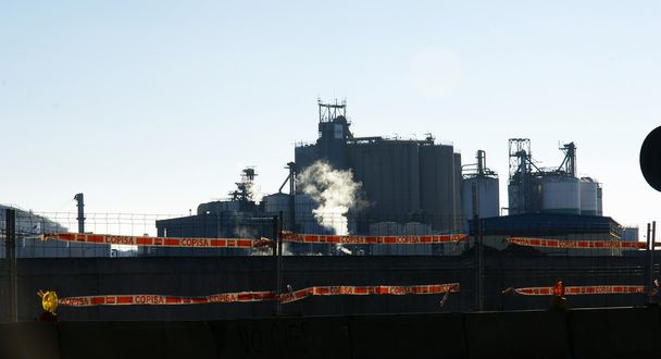 εργοστάσιο στο λιμάνι - Φωτογραφία, εικόνα