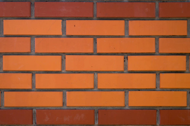 Παλιό κόκκινο τούβλο. Πλινθοδομή. Παλιά τούβλα. Το τείχος είναι χτισμένο από κόκκινο τούβλο. Αρχιτεκτονική υφή. - Φωτογραφία, εικόνα