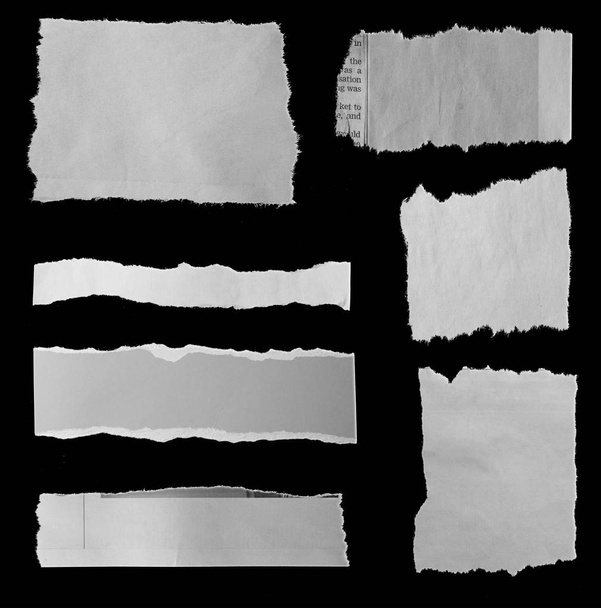 Papeles rotos sobre negro
 - Foto, imagen