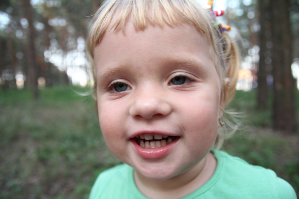 Portrait of beautiful little girl - Foto, imagen