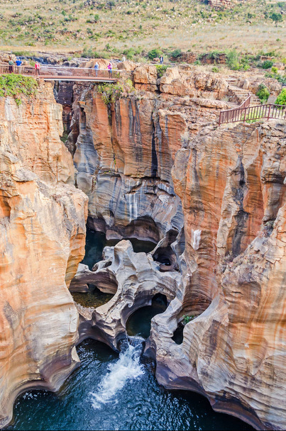 Удача Бурке на вибоїн в ущелині на річці Бліде  - Фото, зображення