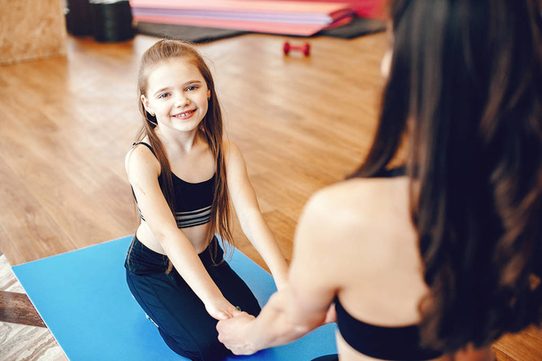 Mother and daughter training in a gym - Photo, Image